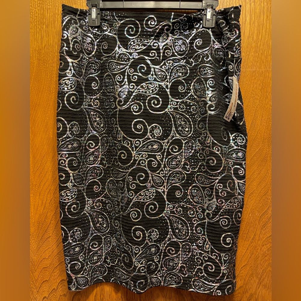 LuLaRoe - Cassie - 2XL - Black w/rainbow metallic - NWT